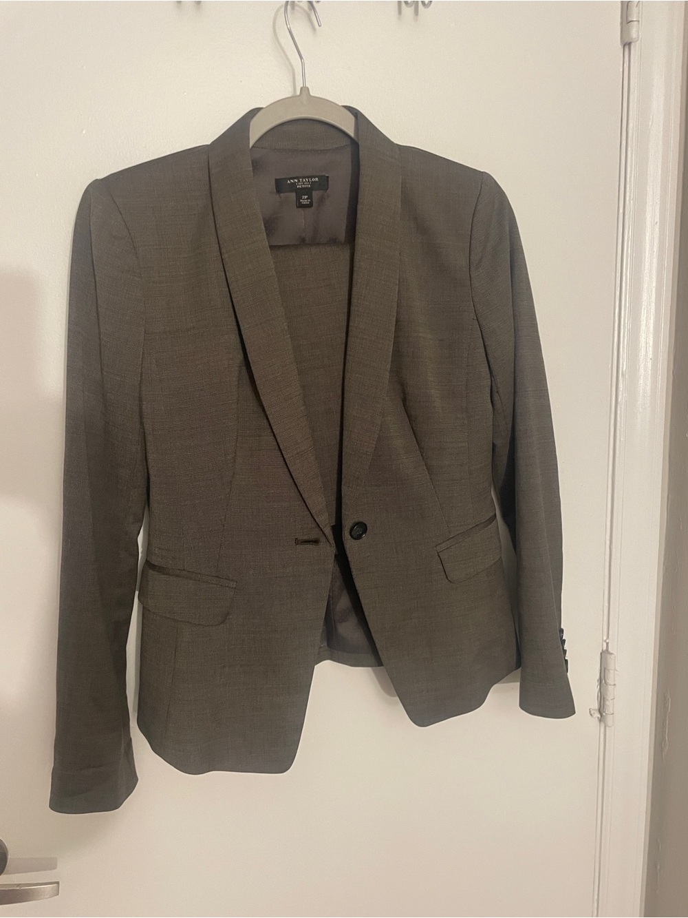 Ann Taylor Olive Green Single-Button Notch Lapel Blazer